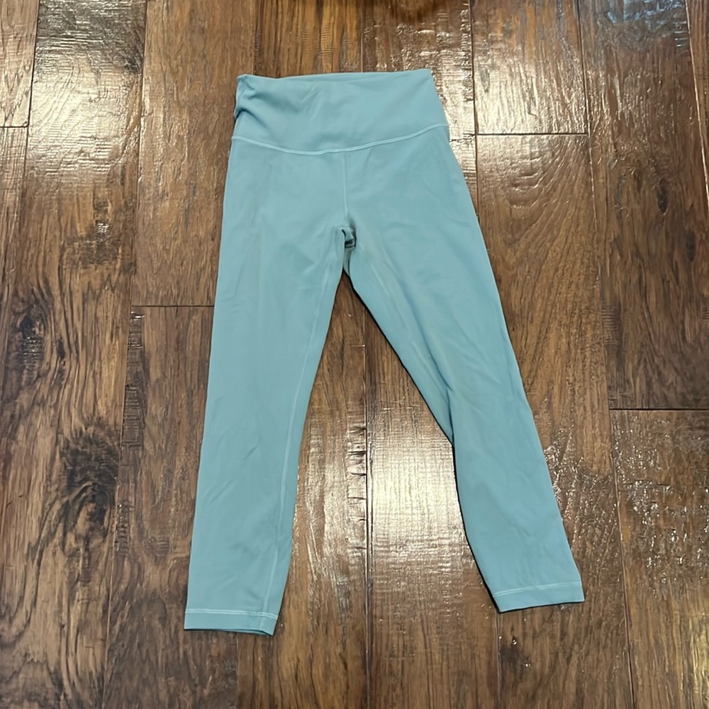 Lululemon cropped leggings, size 6, light sea foam green